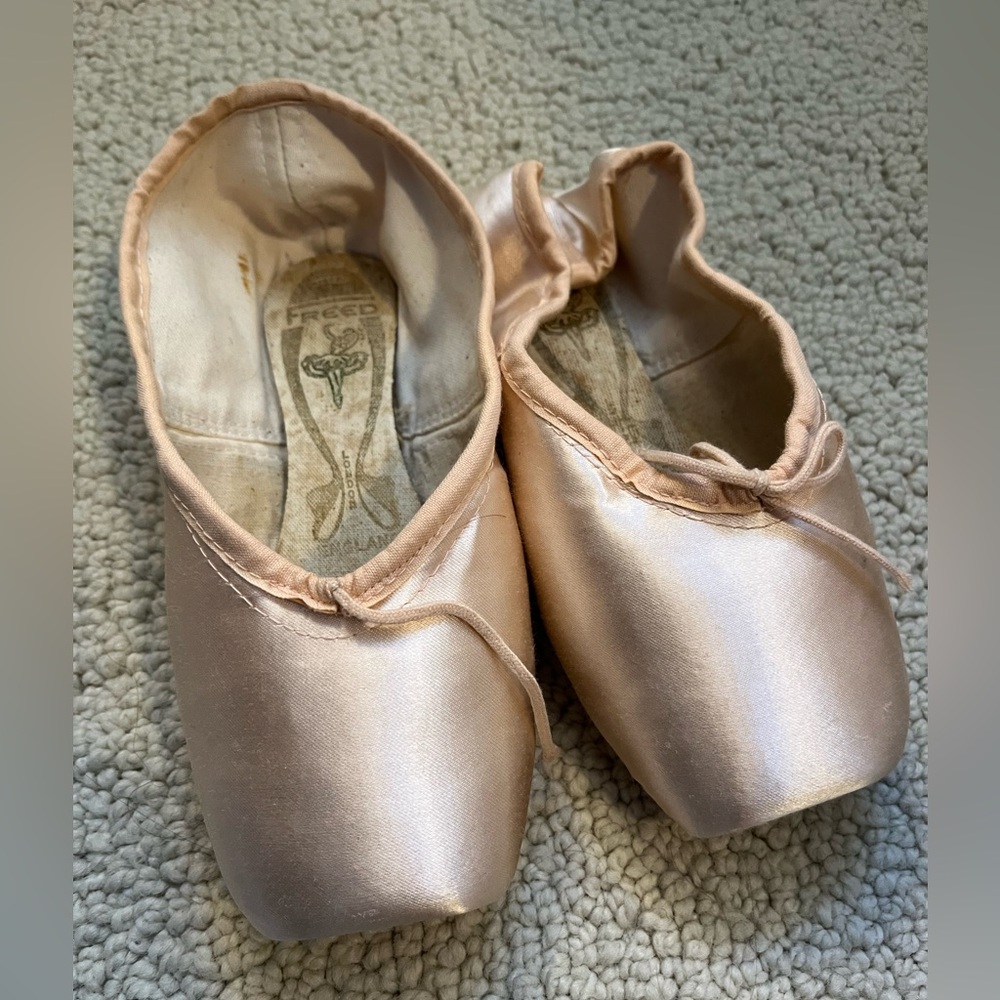 FREED DV wing pointe shoes